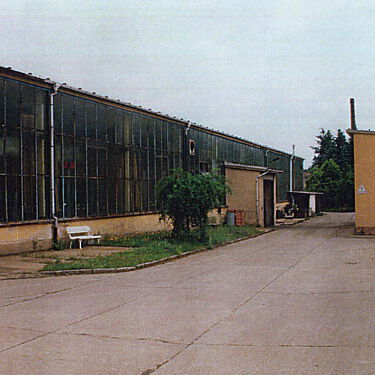 1999: Außenansicht Halle